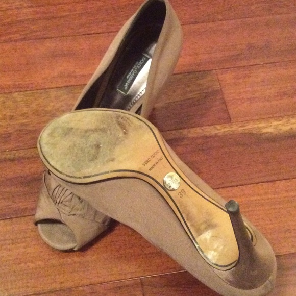 Authentic Dolce & Gabbana brown material pumps - Picture 2 of 4